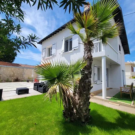 Holiday home Maison Avec Piscine Chauffee, 6 Pers