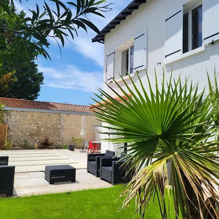 Maison Avec Piscine Chauffée, 6 Pers *