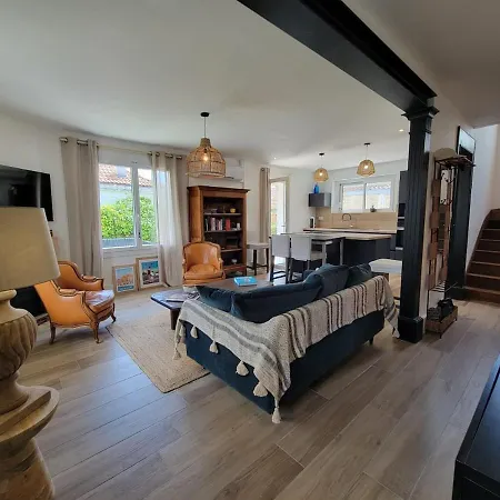 Maison Avec Piscine Chauffée, 6 Pers Royan
